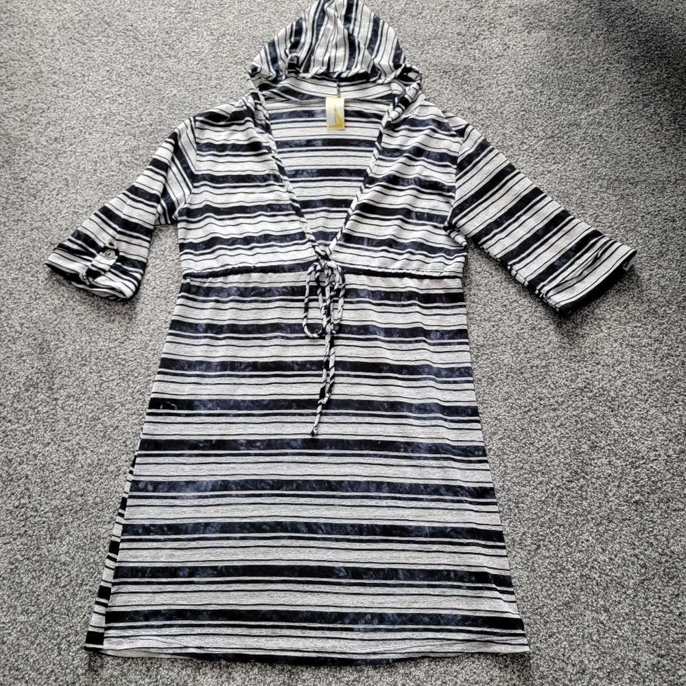 EUC! Navy Striped Hooded Cover Up - Picture 5 of 8
